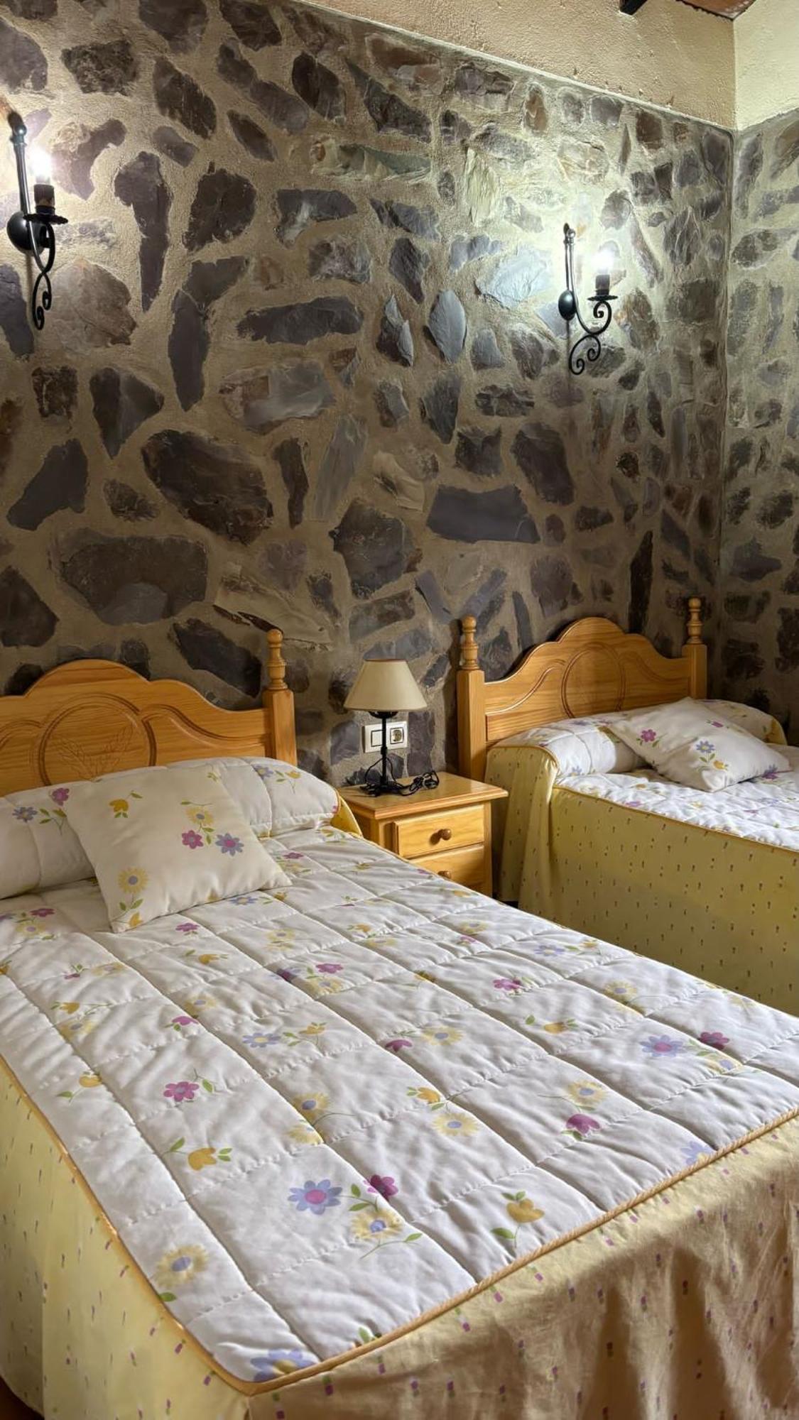 Casas Rurales Los Llanos Fuentes De Leon Luaran gambar